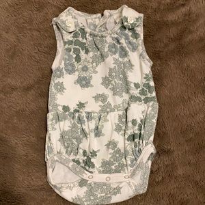 Kate Quinn button tab bubble